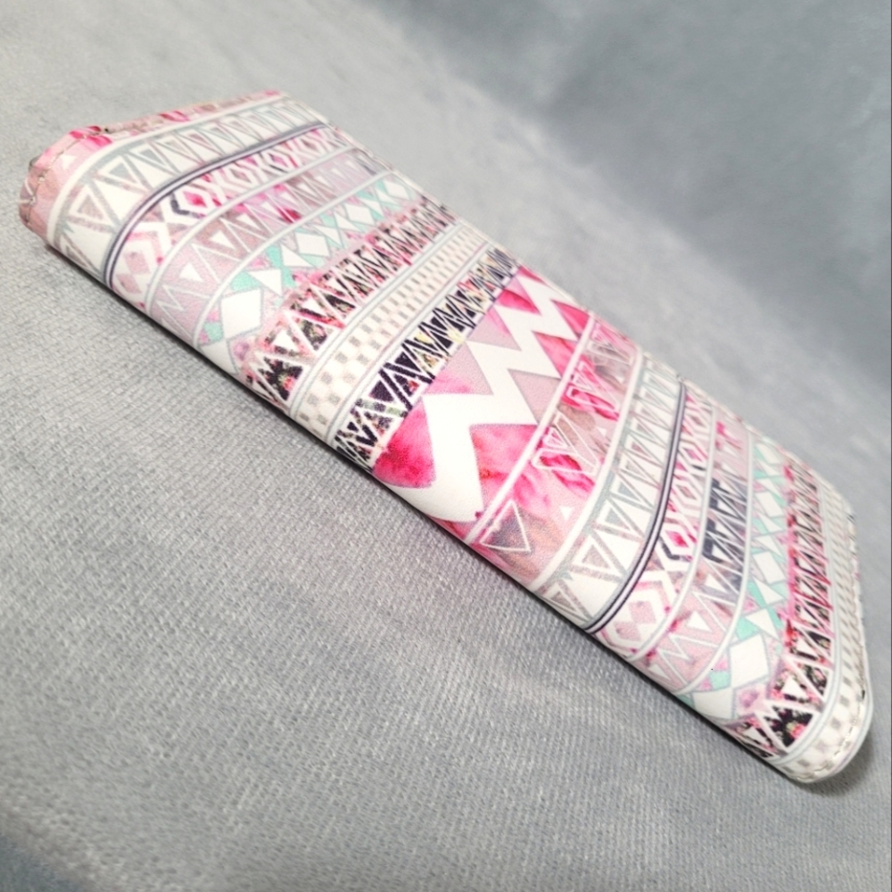 Patterned Zip-Around Wallet - Picture 5 of 16